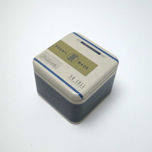 Karl Lagerfeld KL1038 Unisex Brown Leather Gold Bezel Men's Watch - Picture 13 of 15